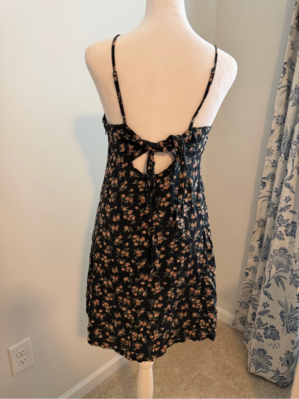 American Eagle Outfitters Black Floral Slip Dress - Picture 2 of 3